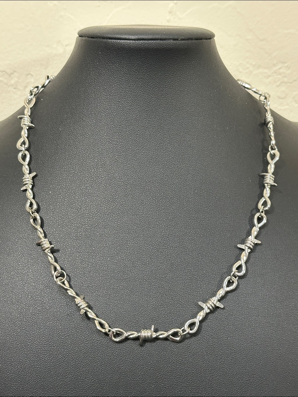 Edgy Silver Tone Barbed Wire Link Chain Unisex Necklace